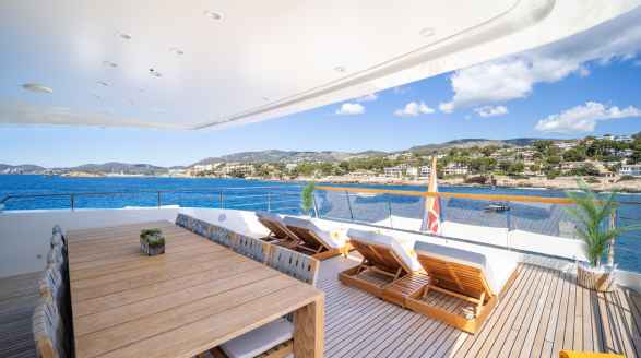 Moka 42m motor yacht for charter with YPI