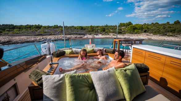 Noor II, 31.1m charter yacht