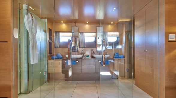 Omnia, 46m charter yacht