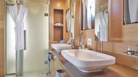 Omnia, 46m charter yacht