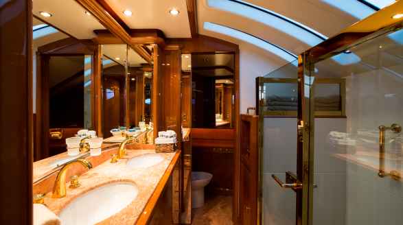 Rebecca V, 25.8m charter yacht - master suite