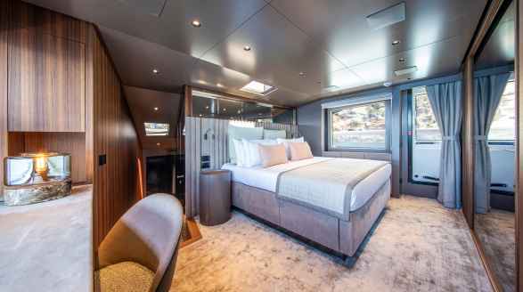 SEVEN, 27.6m charter yacht