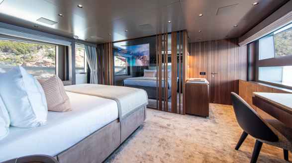 SEVEN, 27.6m charter yacht