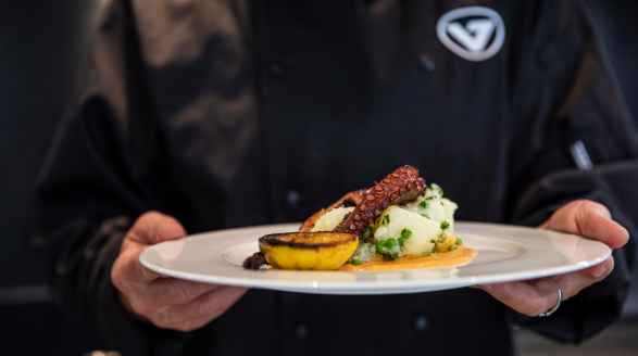 SEVEN, 27.6m charter yacht