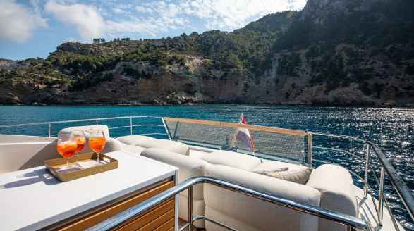 SEVEN, 27.6m charter yacht