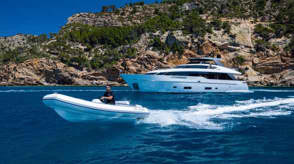 SEVEN, 27.6m charter yacht