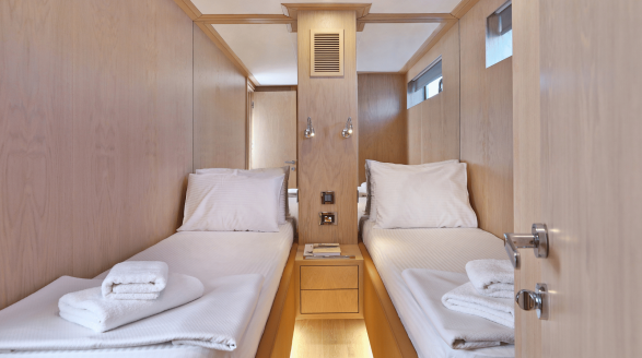 Ukiel, 26m charter yacht