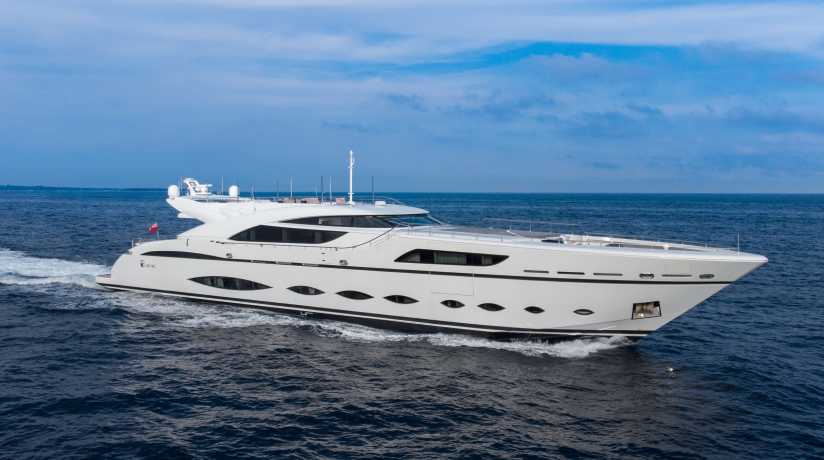 Fast & Furious 44.6m (146.4ft) motor yacht