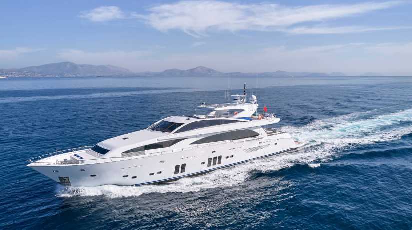 Hakuna Matata 36.9m (121.ft) motor yacht