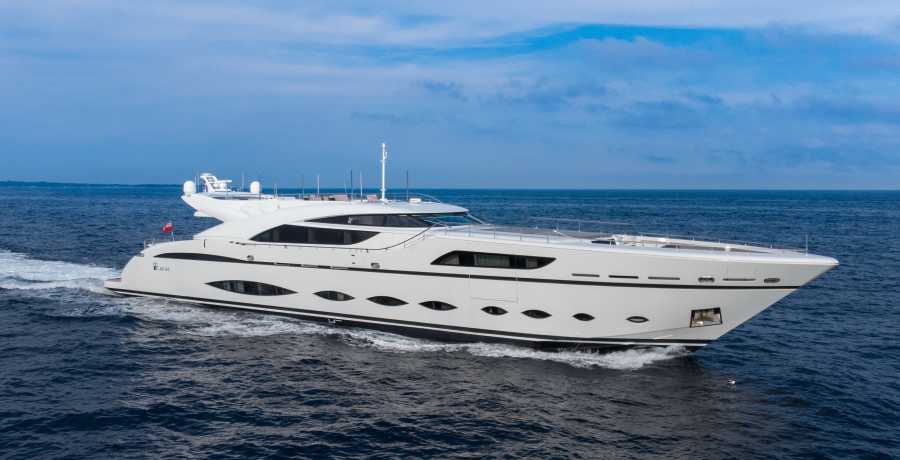 Fast & Furious 44.6m (146.4ft) motor yacht