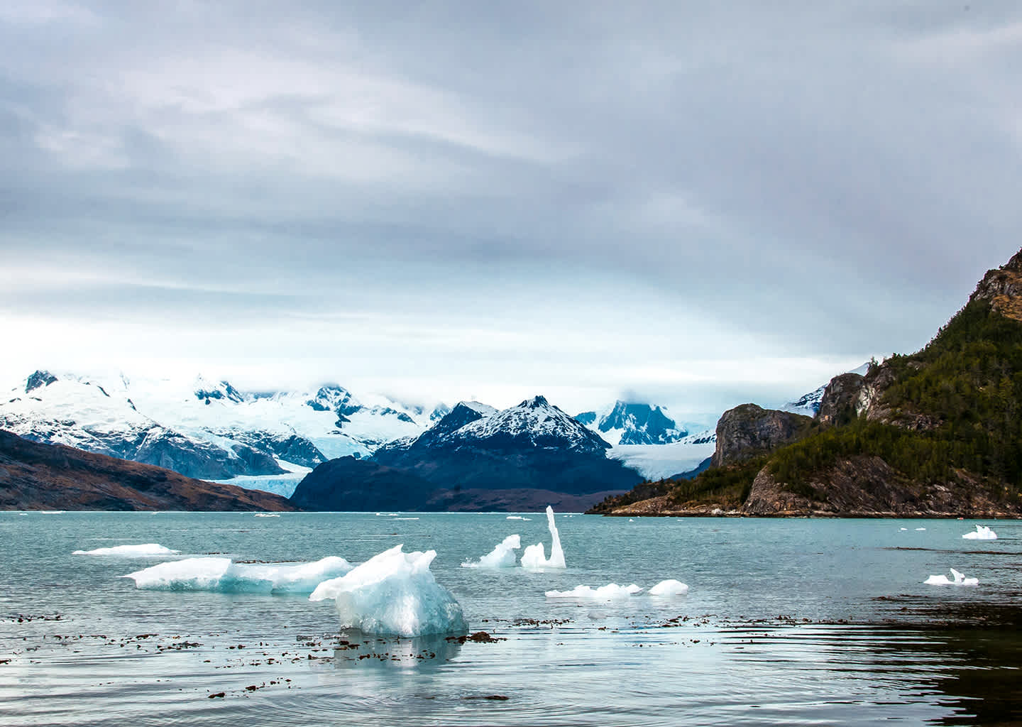 Superyacht Charter Seno Almirantazgo