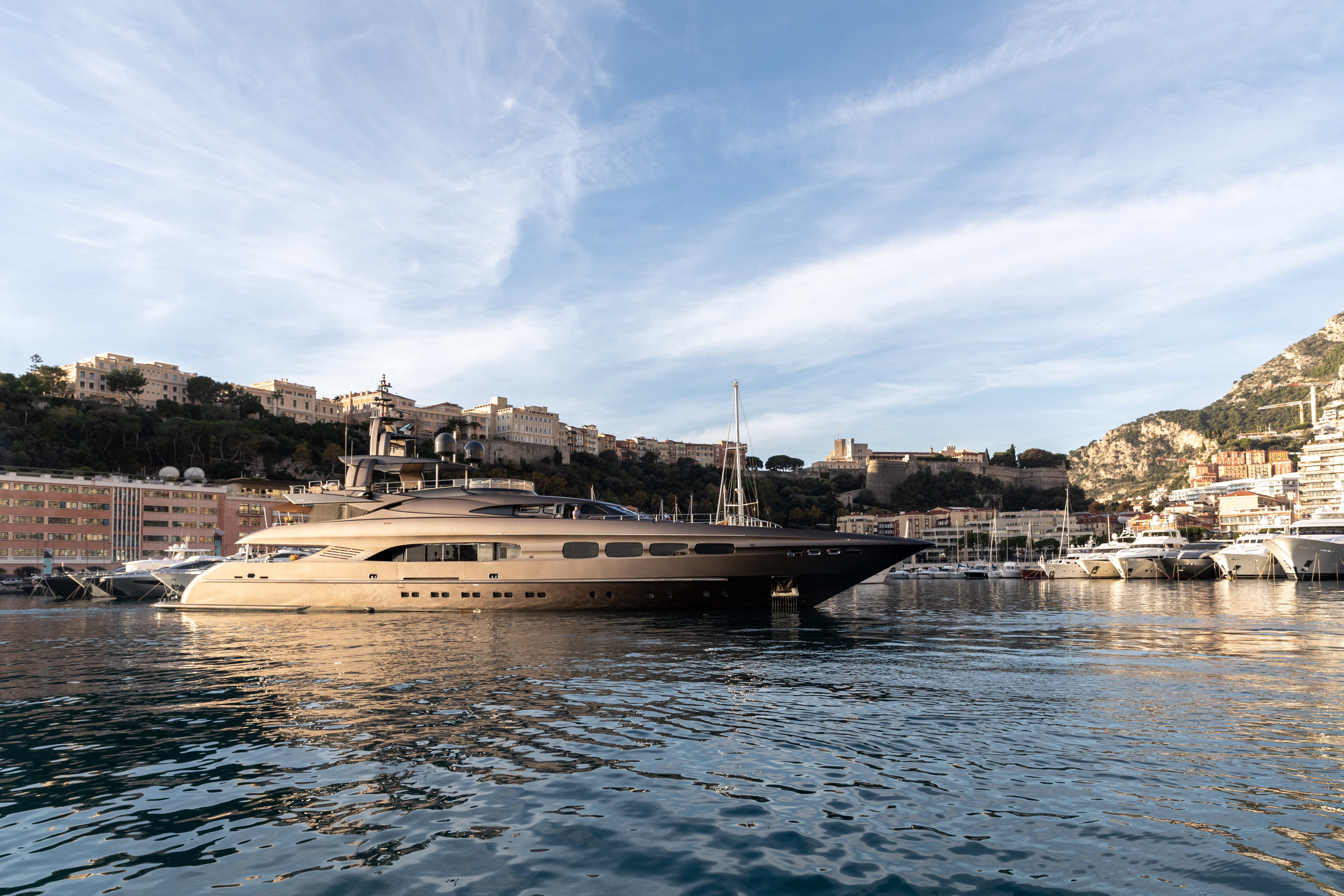 Yacht in Port Hercules - Superyacht Brokerage Monaco - YPI