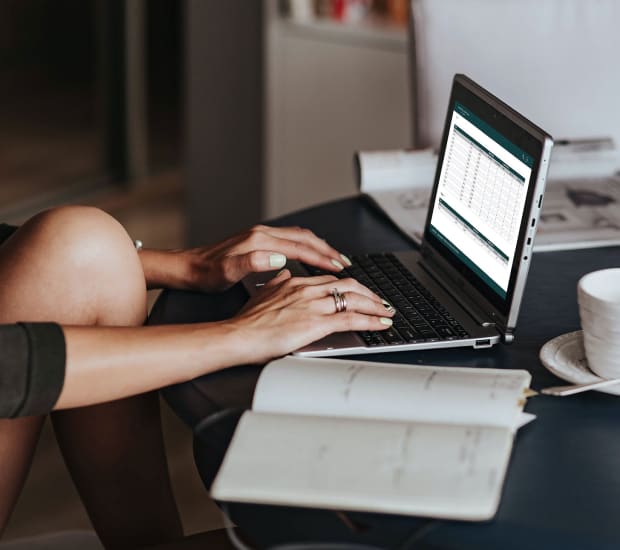 Using accounting software Voly on a laptop