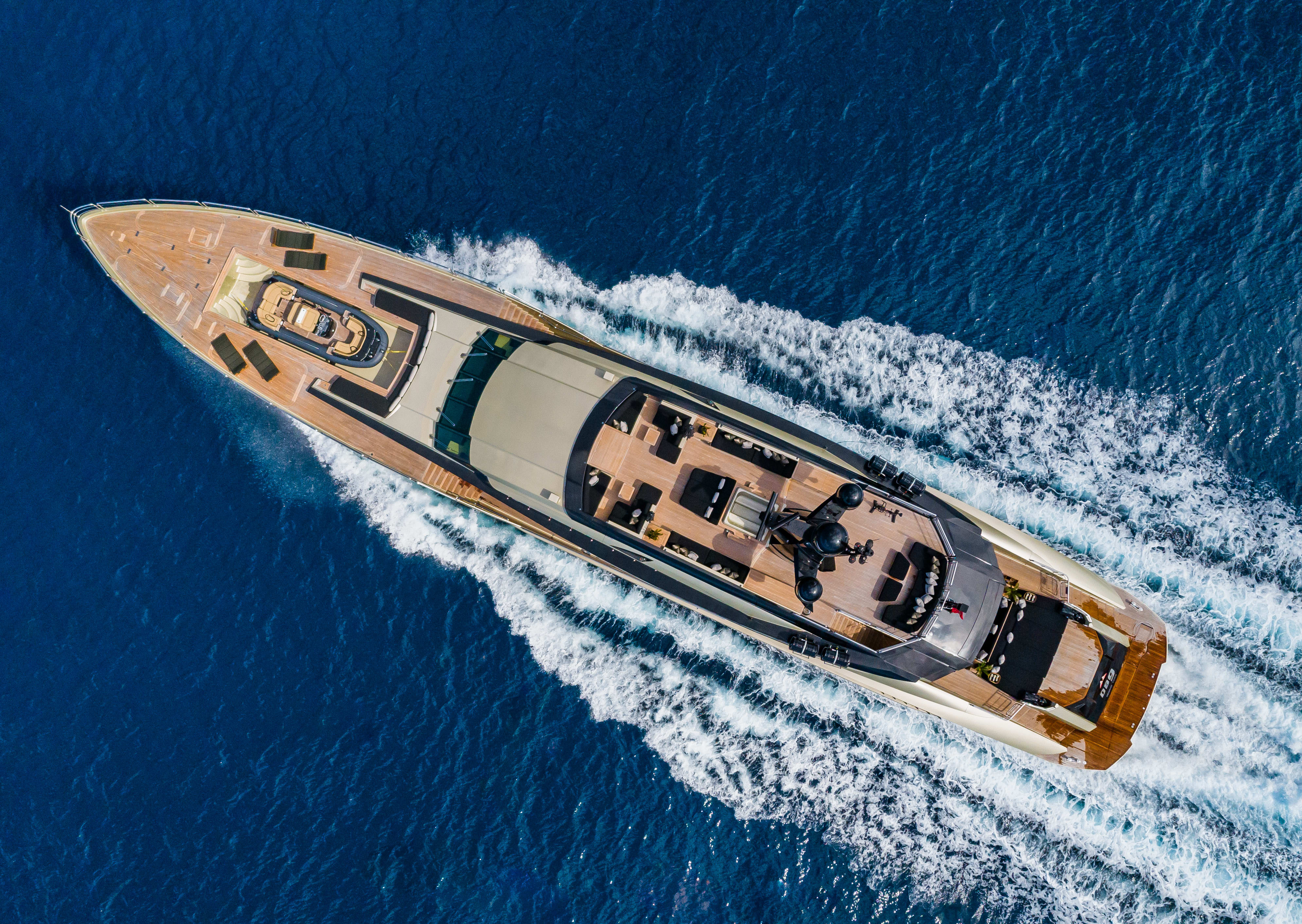 52.3m (171.9ft) Palmer Johnson DB9