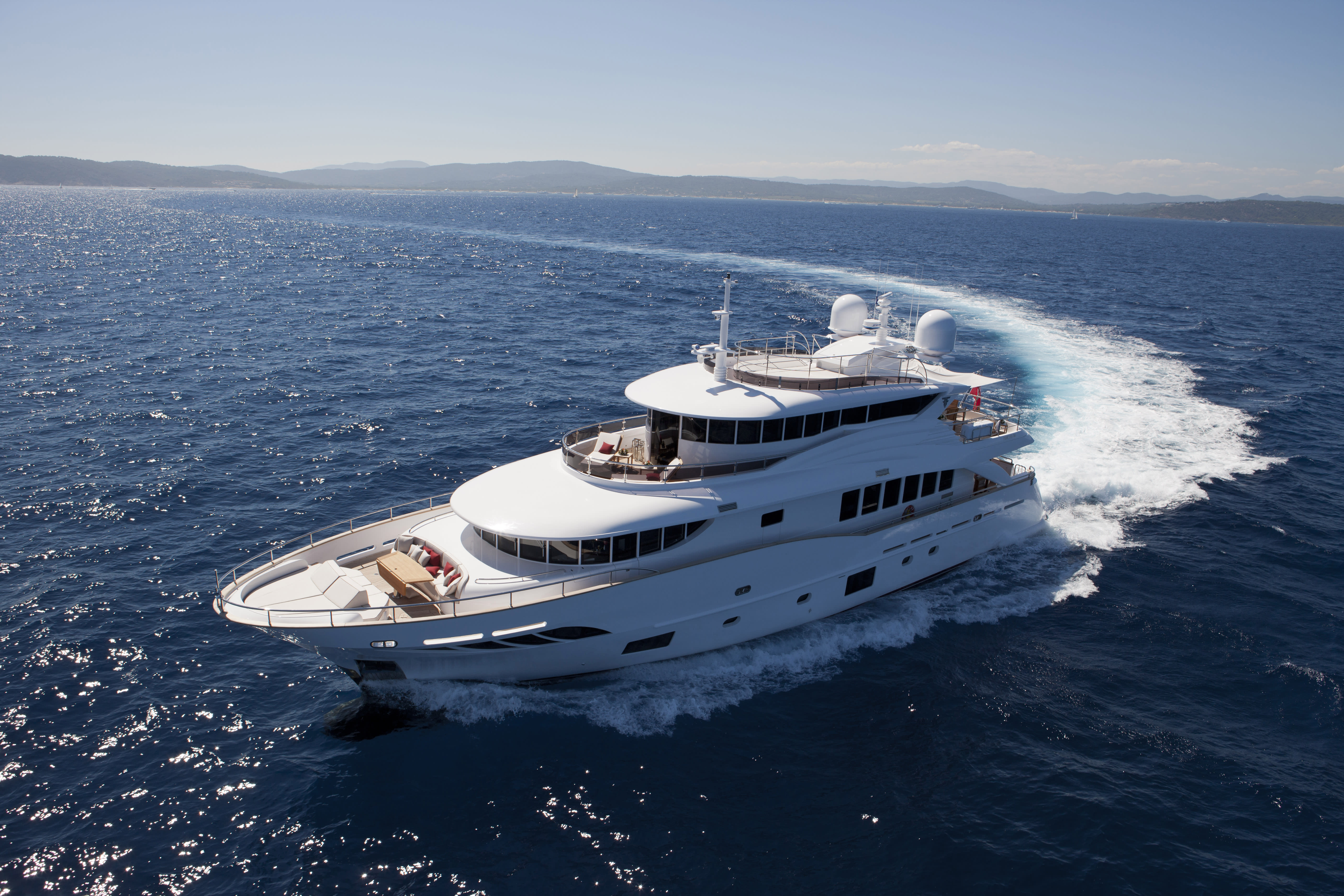 30.4m motor yacht GATSBY for charter