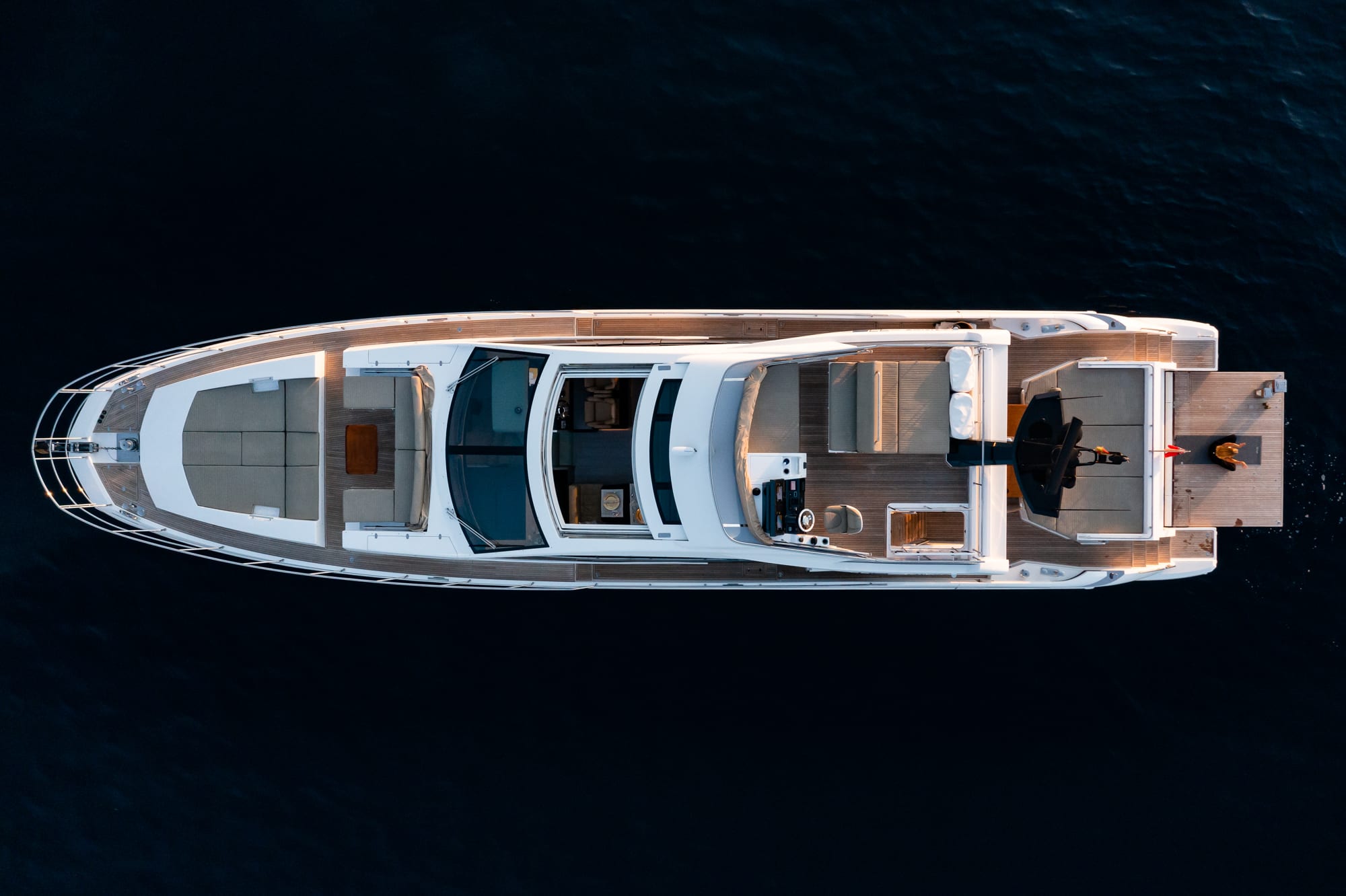 KOMODO exterior 4 - Azimut Yachts for Charter - YPI