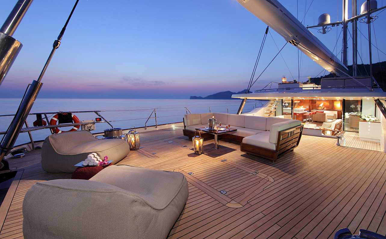 Prana Deck - Alloy Yachts for Charter & Sale - YPI
