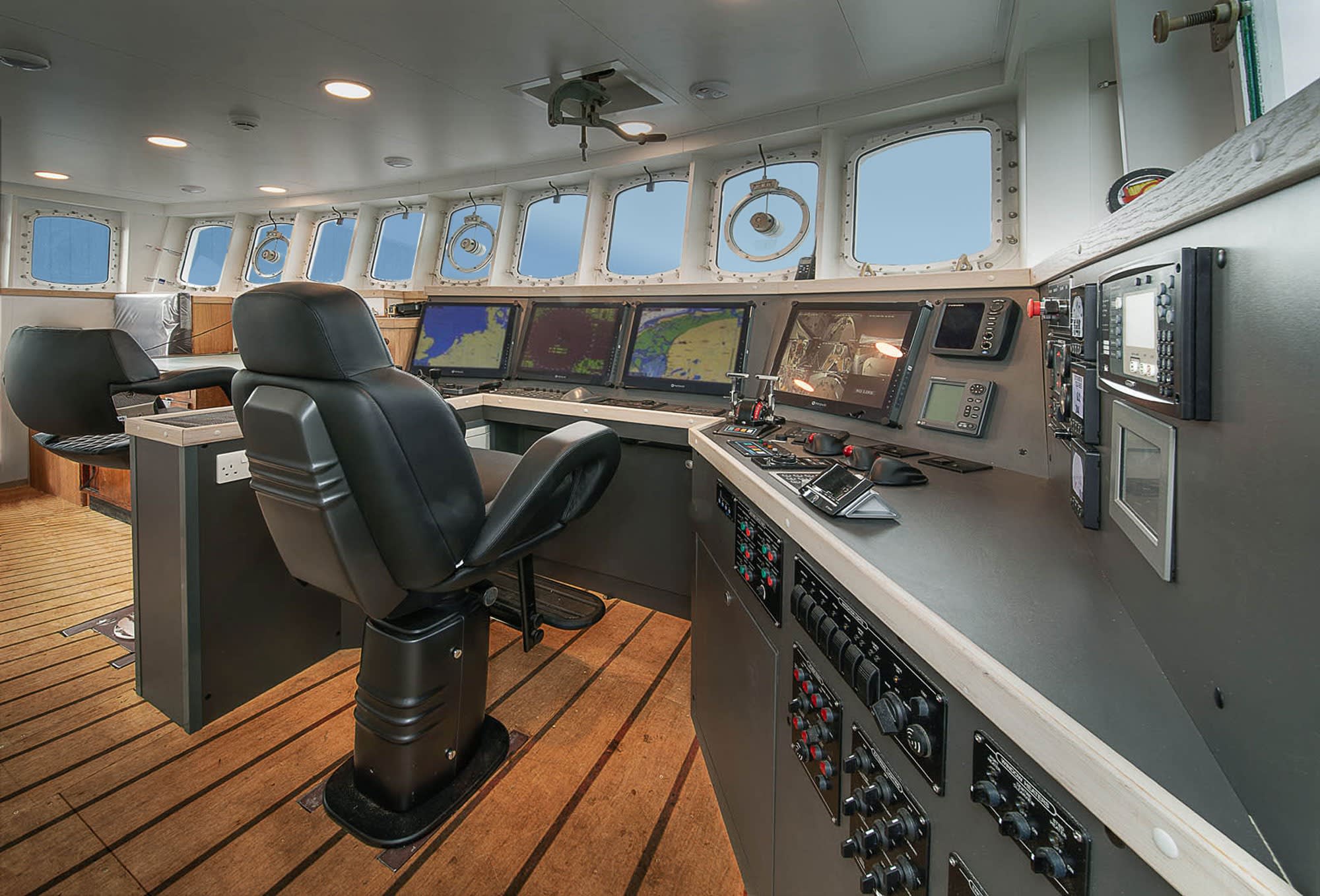 25.65m explorer yacht SPIRIT OF ROMO, the bridge