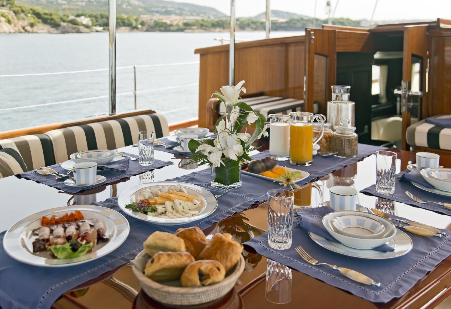 Sailing yacht Gweilo for charter