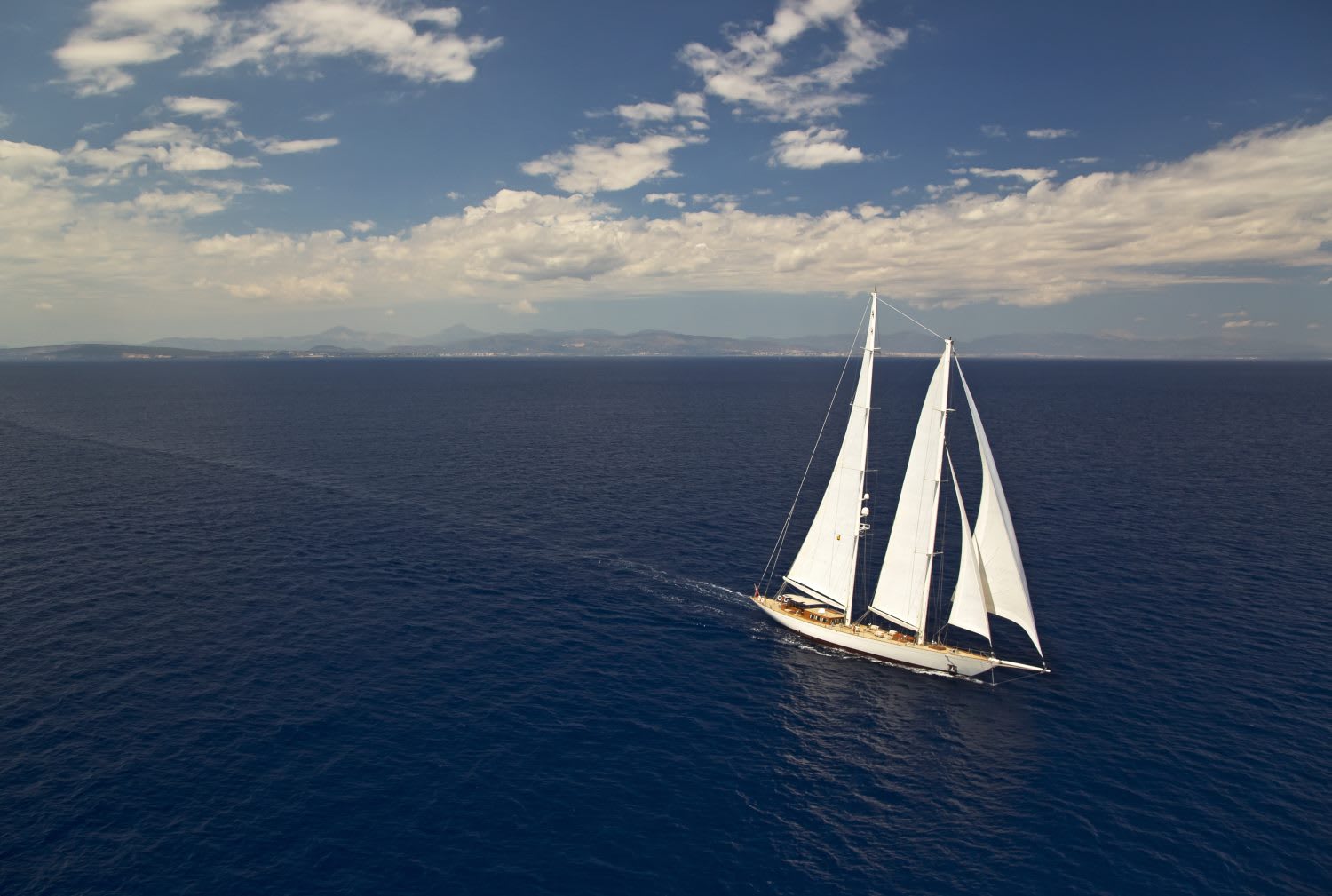 Sailing yacht Gweilo for charter