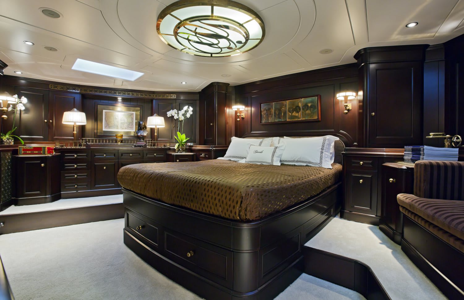 Sailing yacht Gweilo for charter