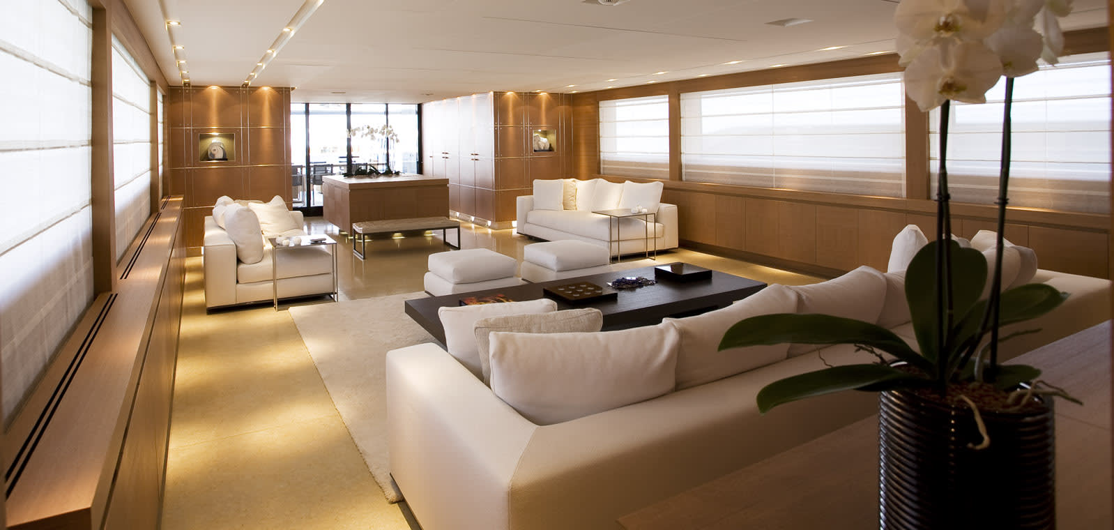 44m motor yacht SEAKID main saloon