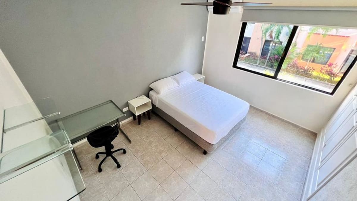 Estudio frente a plaza las Américas con A/A y servicios — foto 3