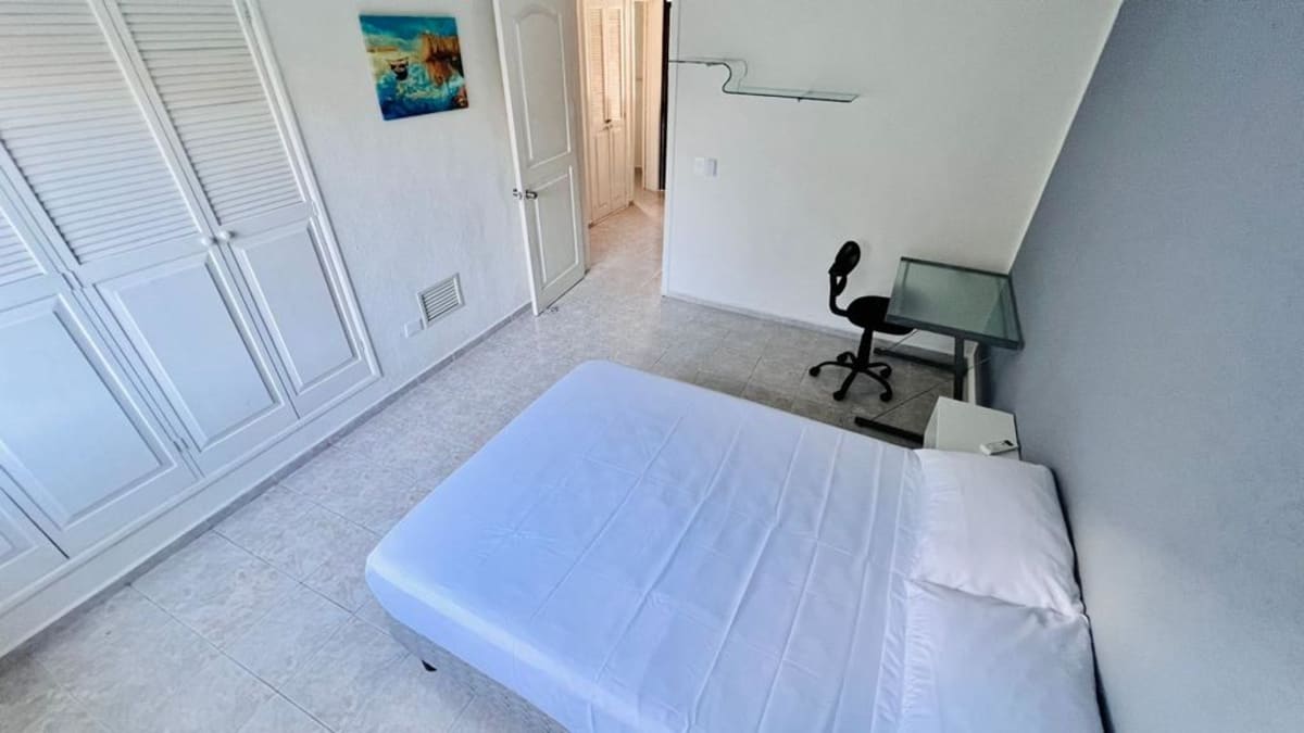Estudio frente a plaza las Américas con A/A y servicios — foto 4