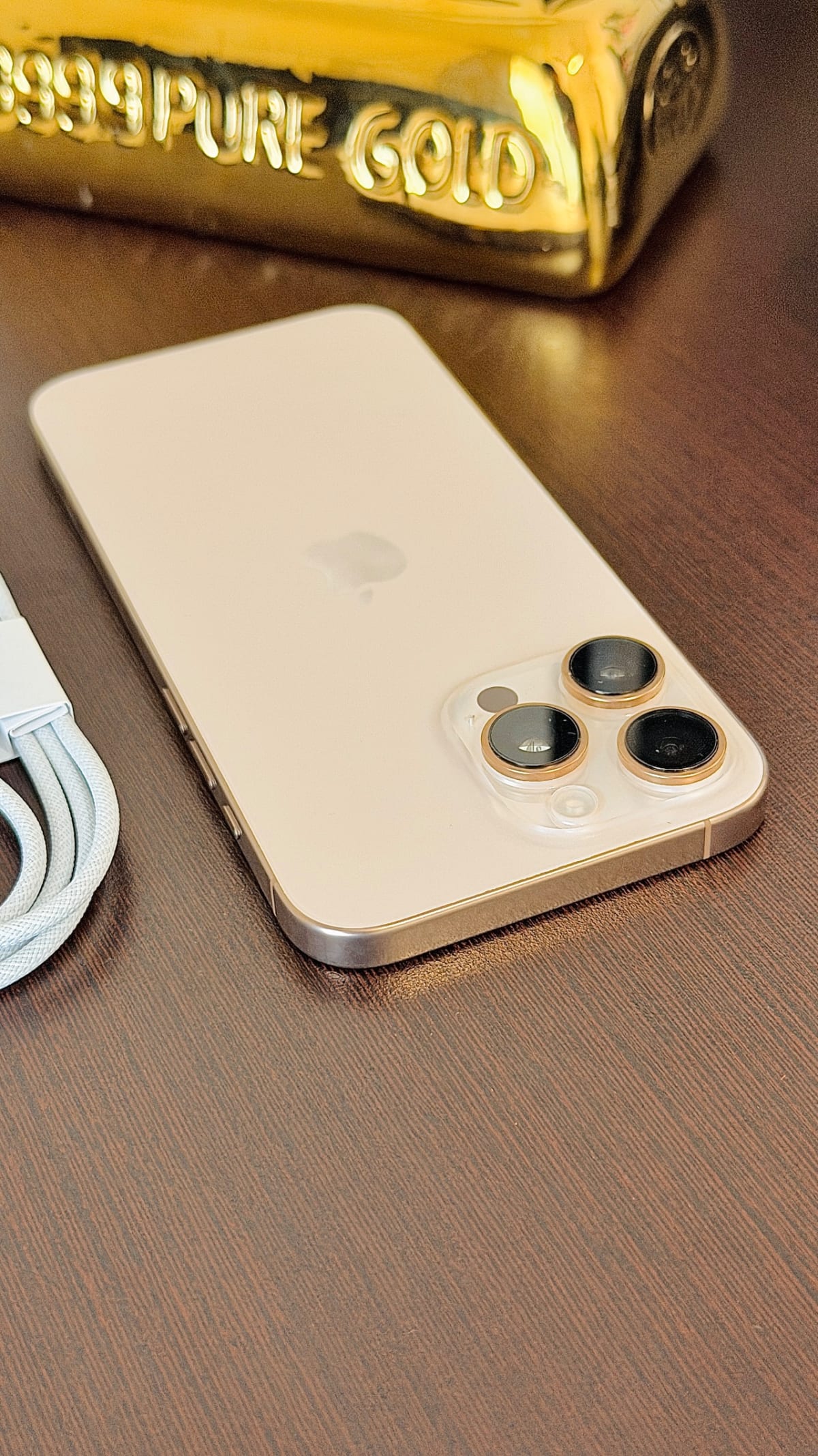 iPhone 16 Pro Max 256GB Libre + Color Oro — foto 3