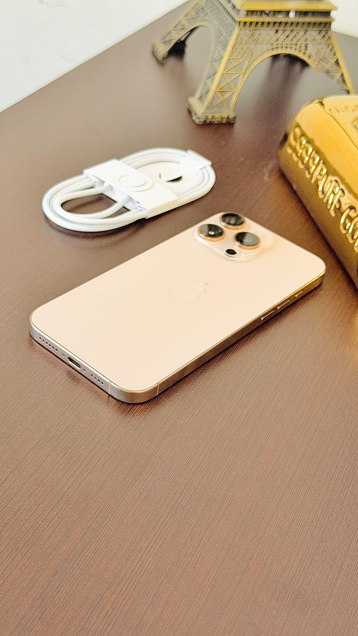 iPhone 16 Pro Max 256GB Libre + Color Oro — foto 2