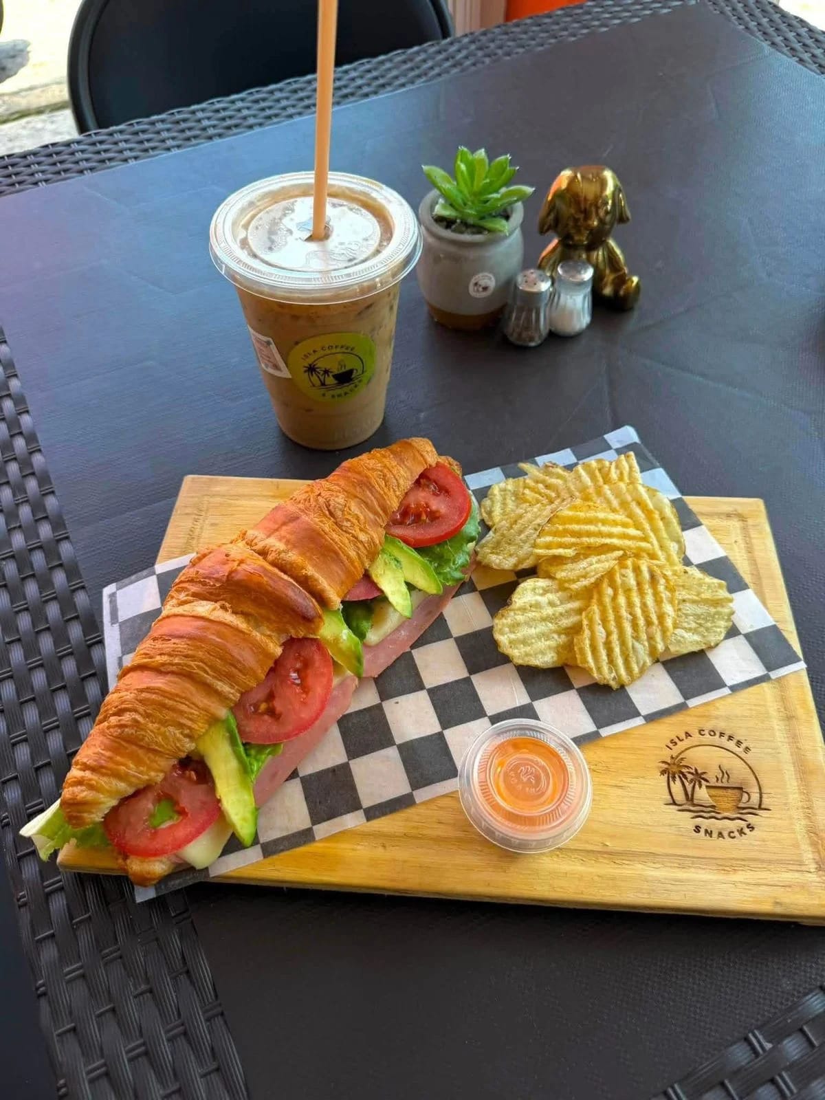 Isla Coffee & Snacks — Cafe, Frappes, Bonneles y Comida rapida en Isla — foto 6