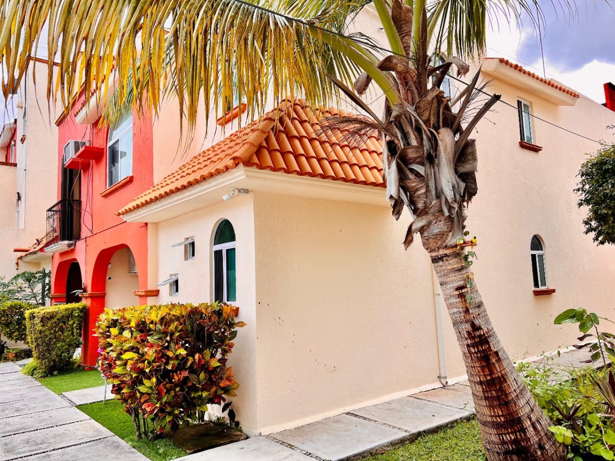 Casa 4 Recámaras 3 Baños en Cancún, Frente a Plaza — foto 2