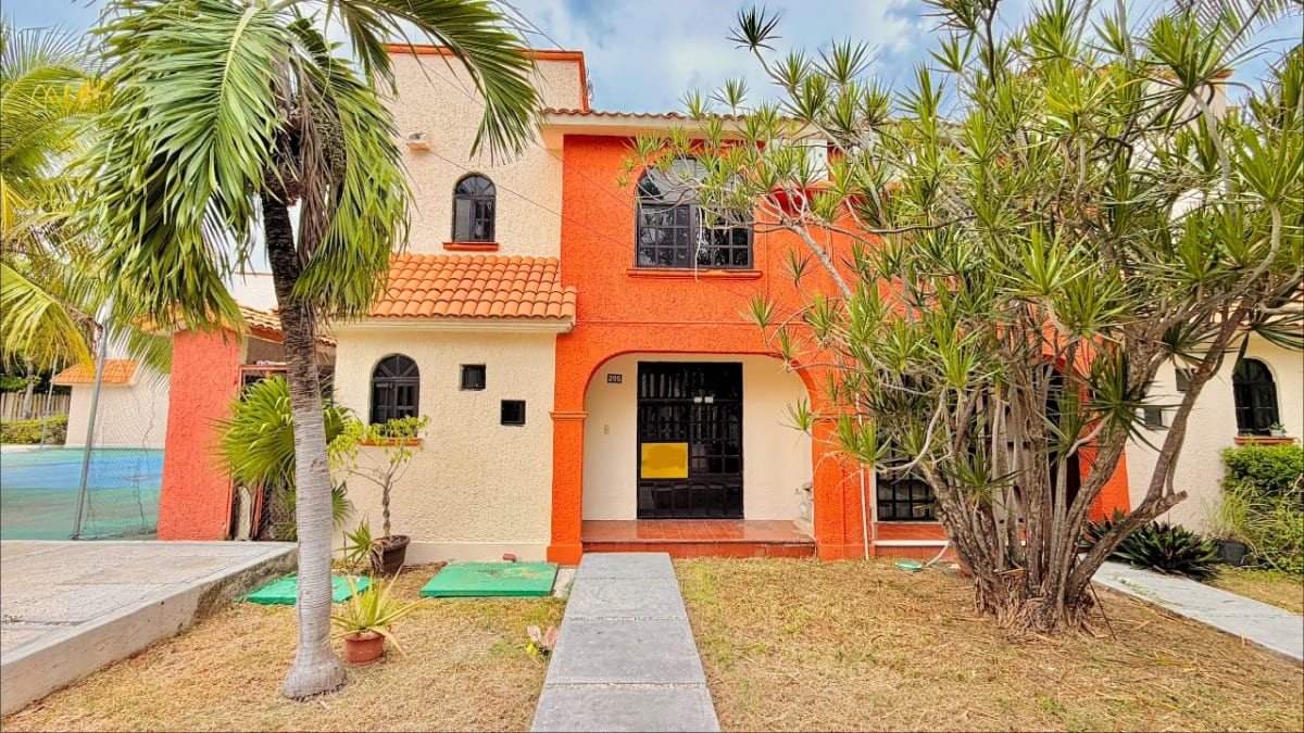 Casa en Renta frente Plaza las Américas, 3 Rec 4B + Alberca