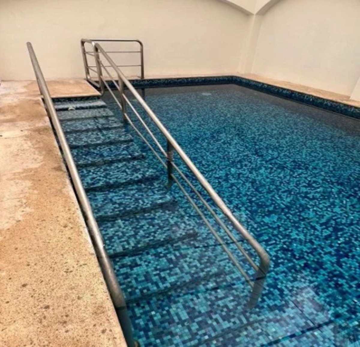 Clínica con Alberca en Renta en Cancún — foto 3