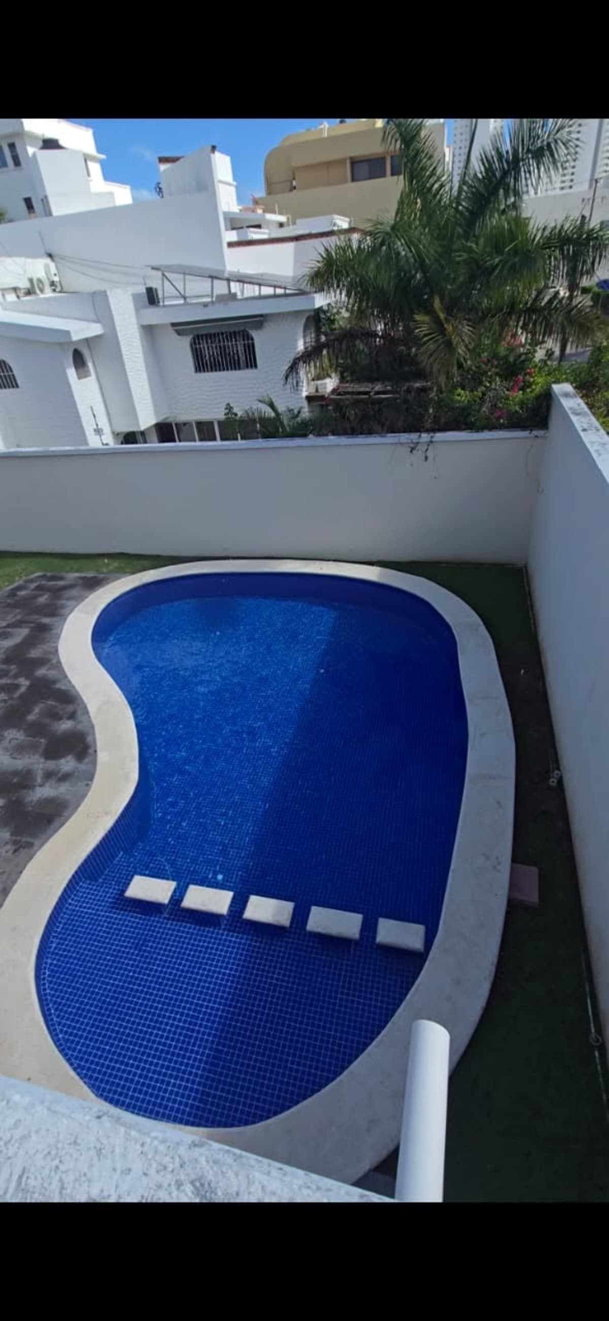 Casa en Venta en Cancún de 2 pisos con alberca — foto 3