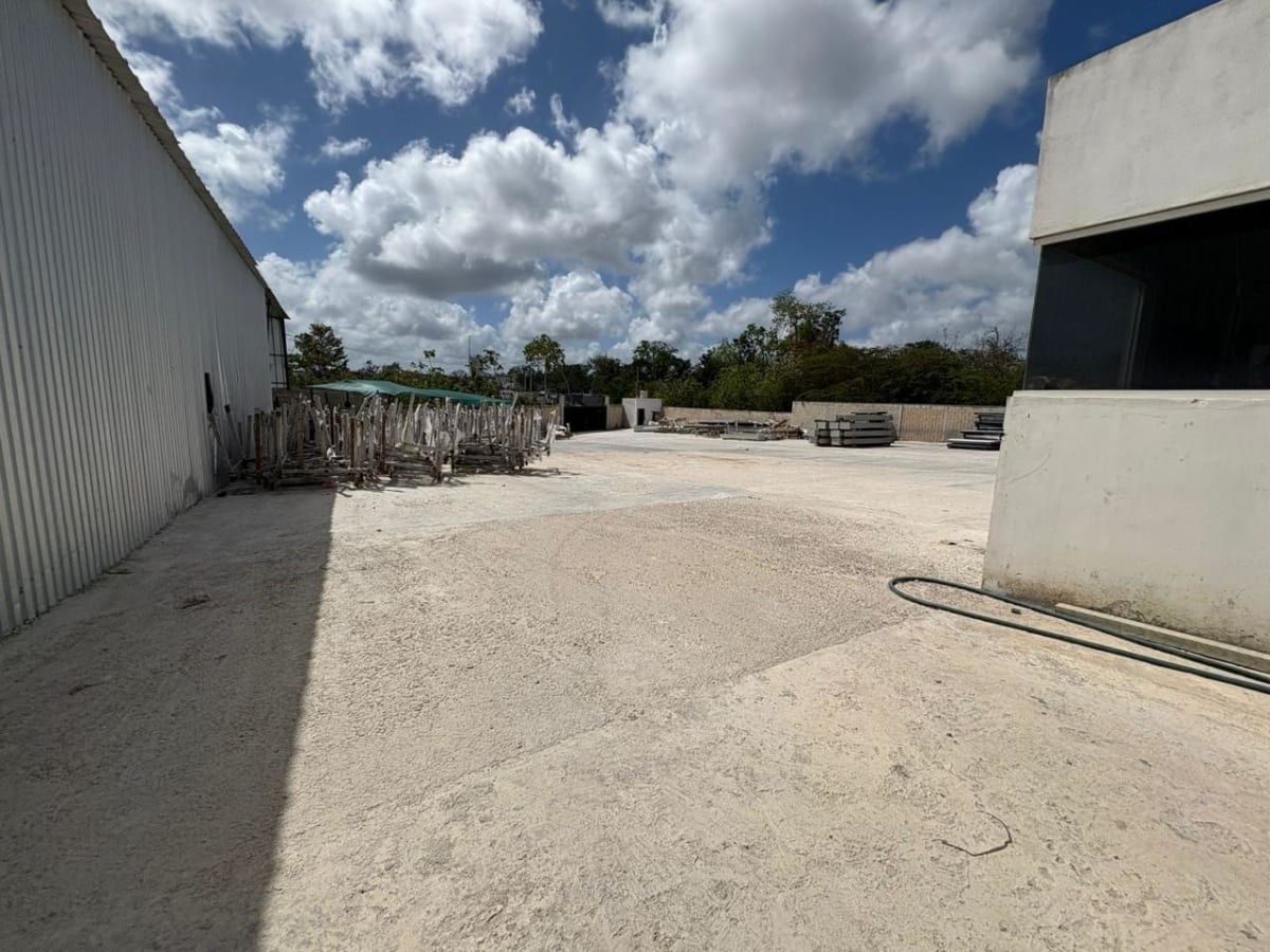 Bodega en Renta/ Venta en Cancún de 2,000m² construidos — foto 4