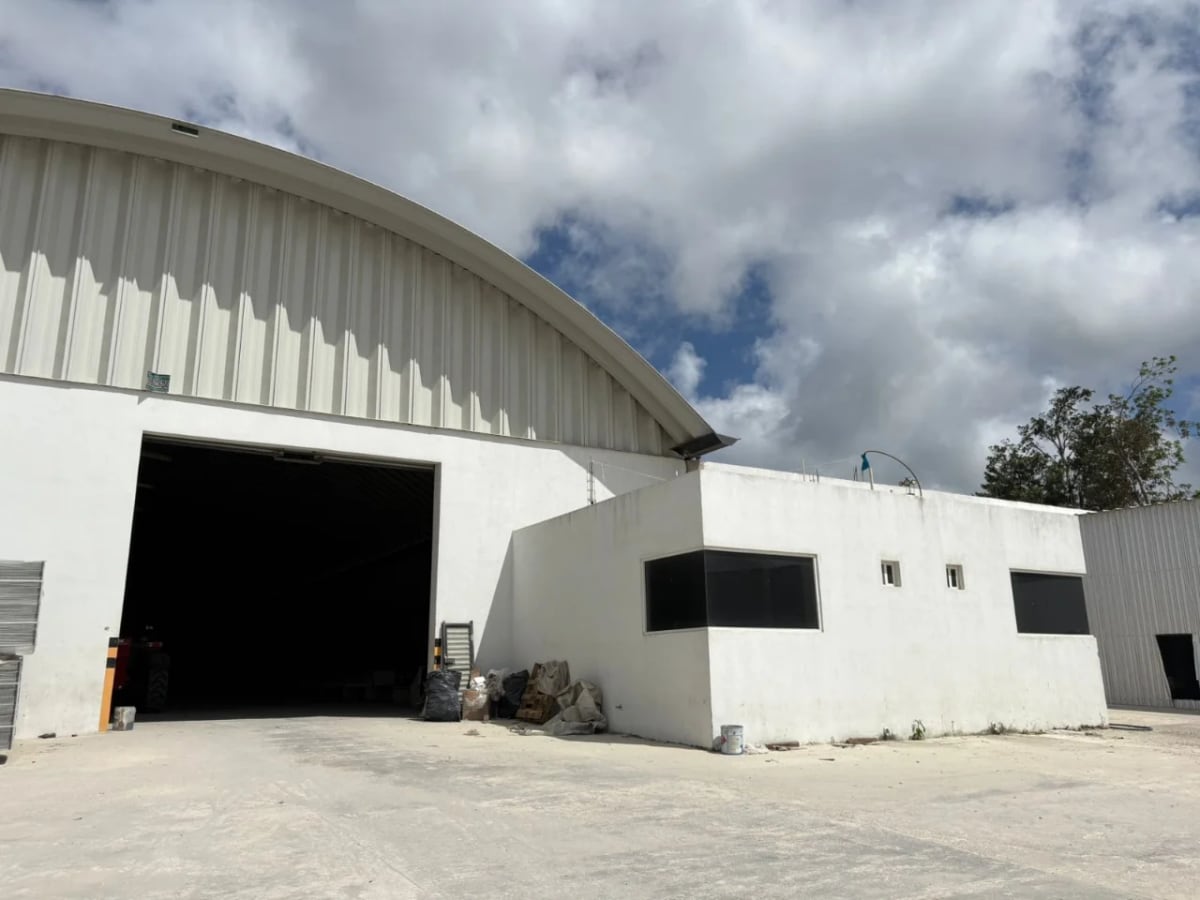Bodega en Renta/ Venta en Cancún de 2,000m² construidos — foto 6