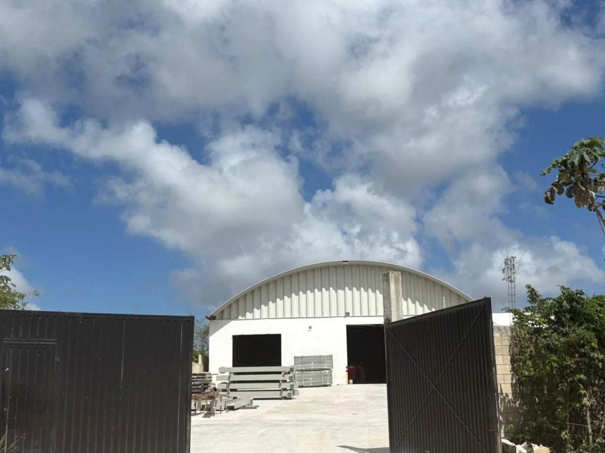 Bodega en Renta/ Venta en Cancún de 2,000m² construidos — foto 12