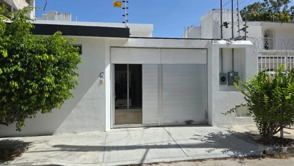 Clínica con Alberca en Renta en Cancún