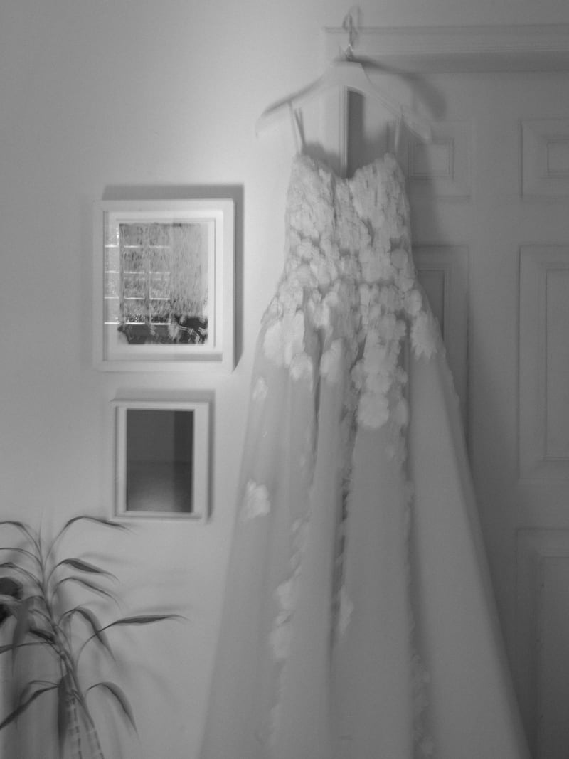 Detalle cálido de boda