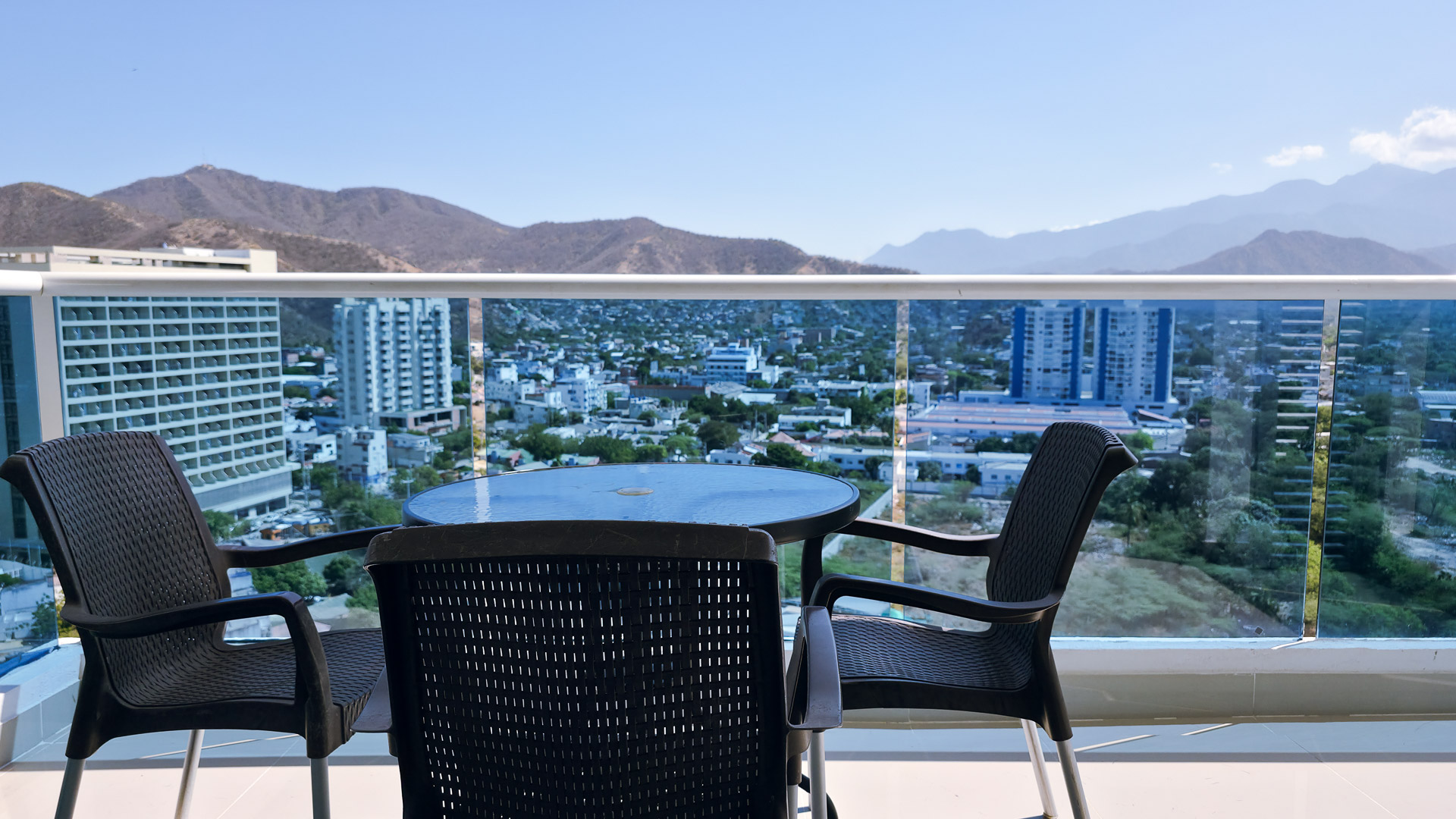 Apartamento Piso 14 balcón vista montañas