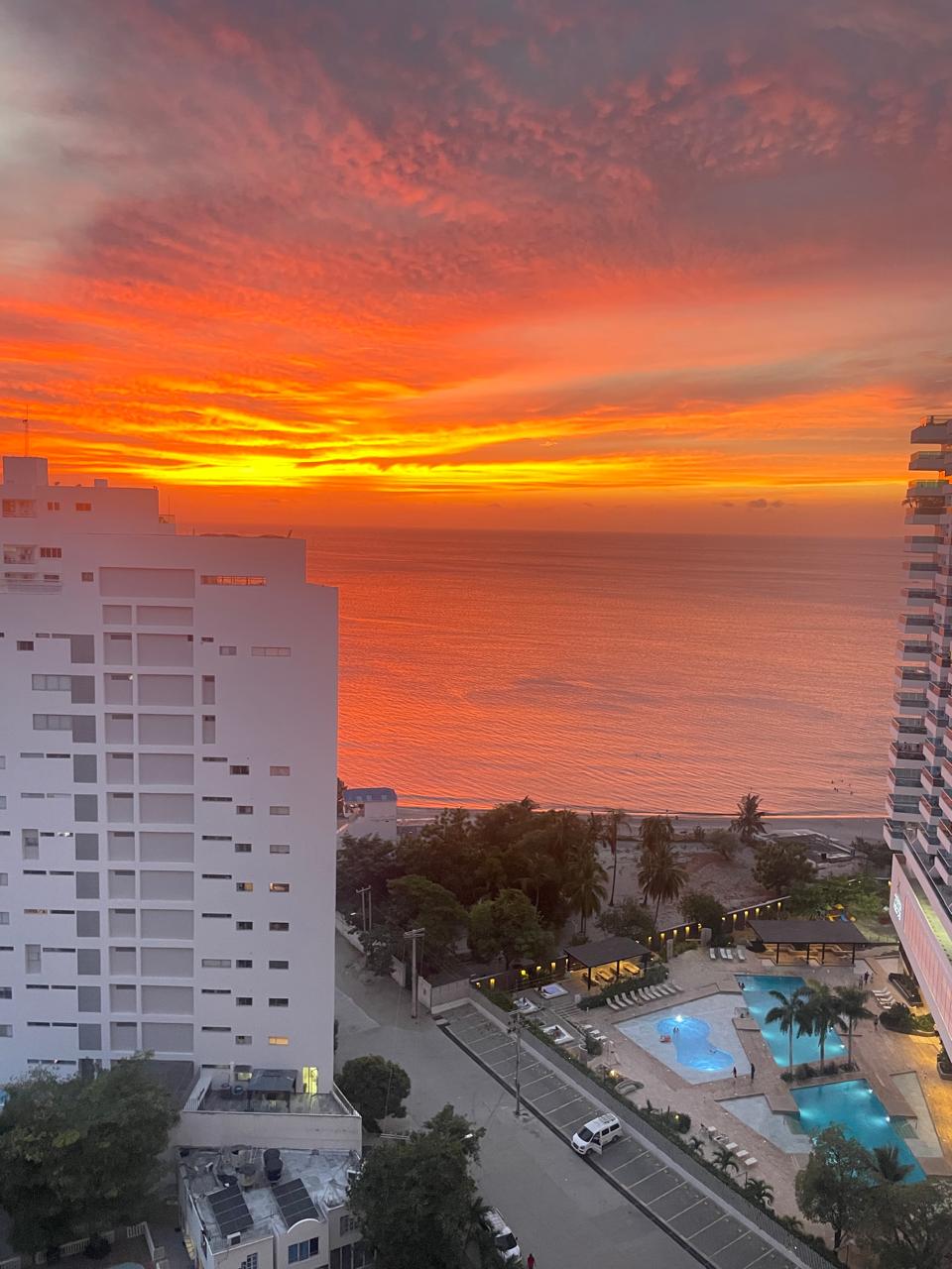 Apartamento Piso 16 vista directa al mar, atardecer