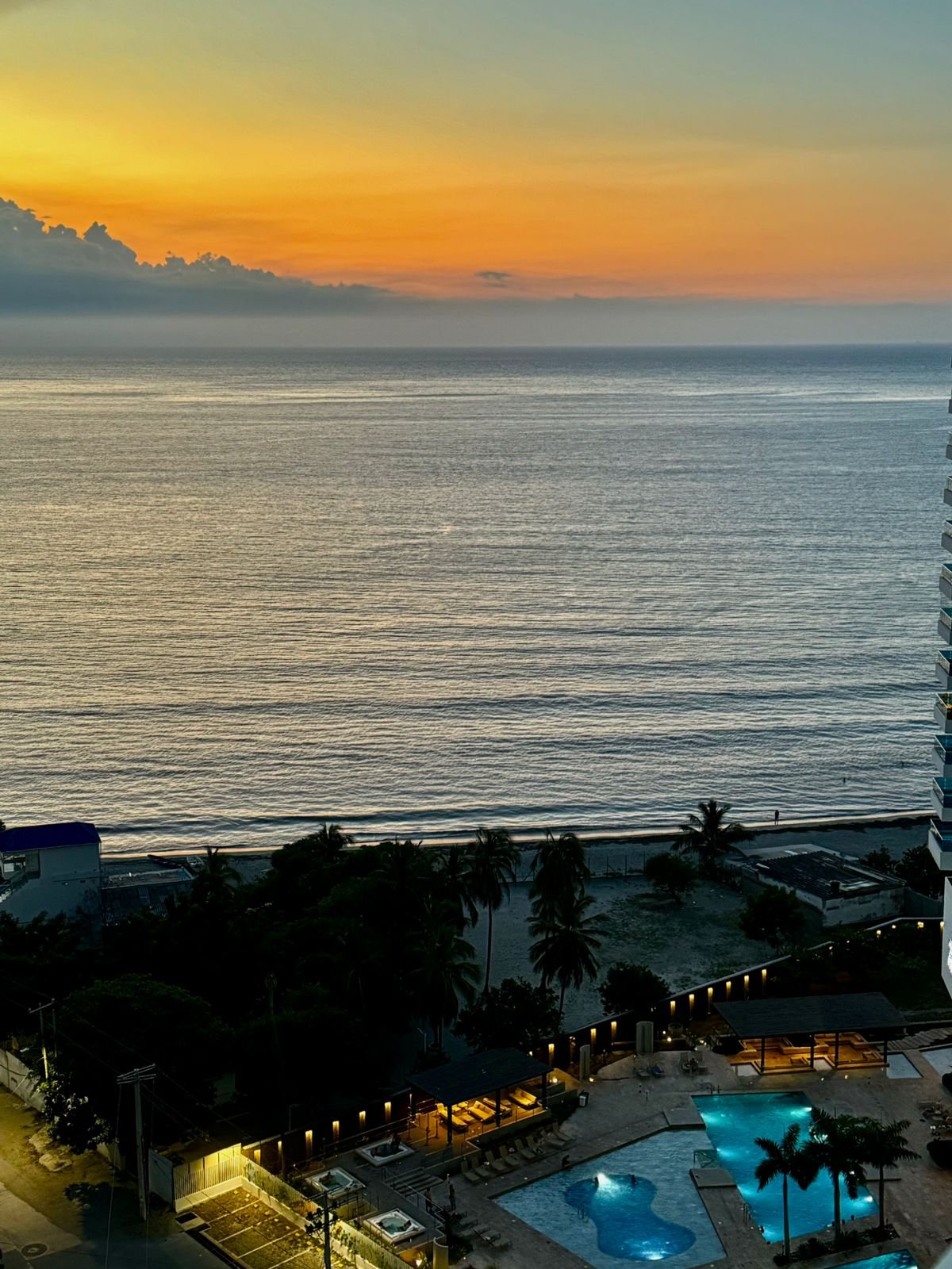 Atardecer en la piscina