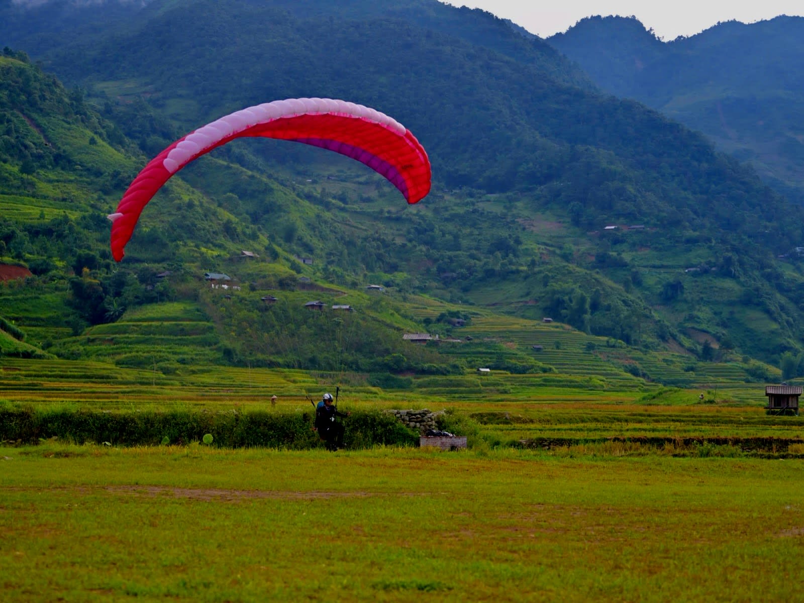 Vào hạ cánh chính xác trên bãi hạ thôn Lìm Thái