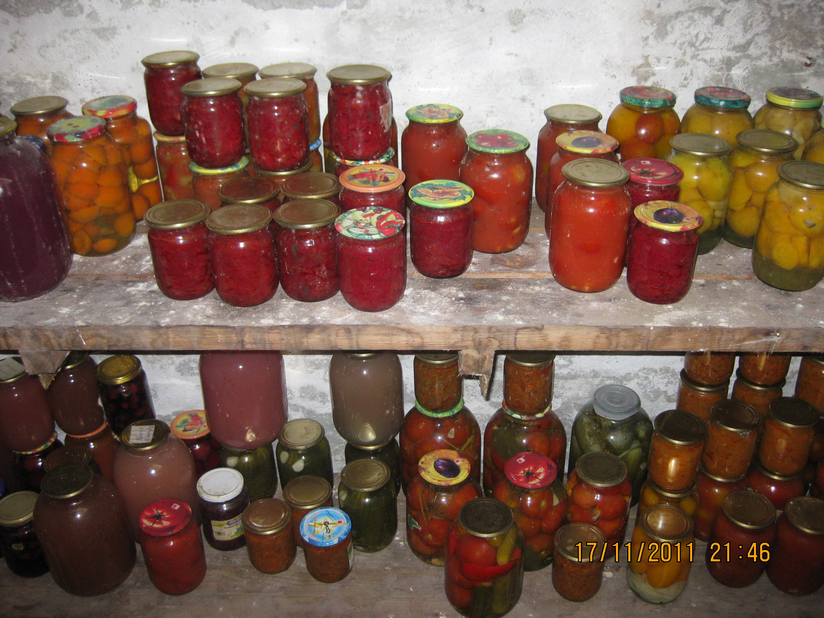 заготовки в погребе