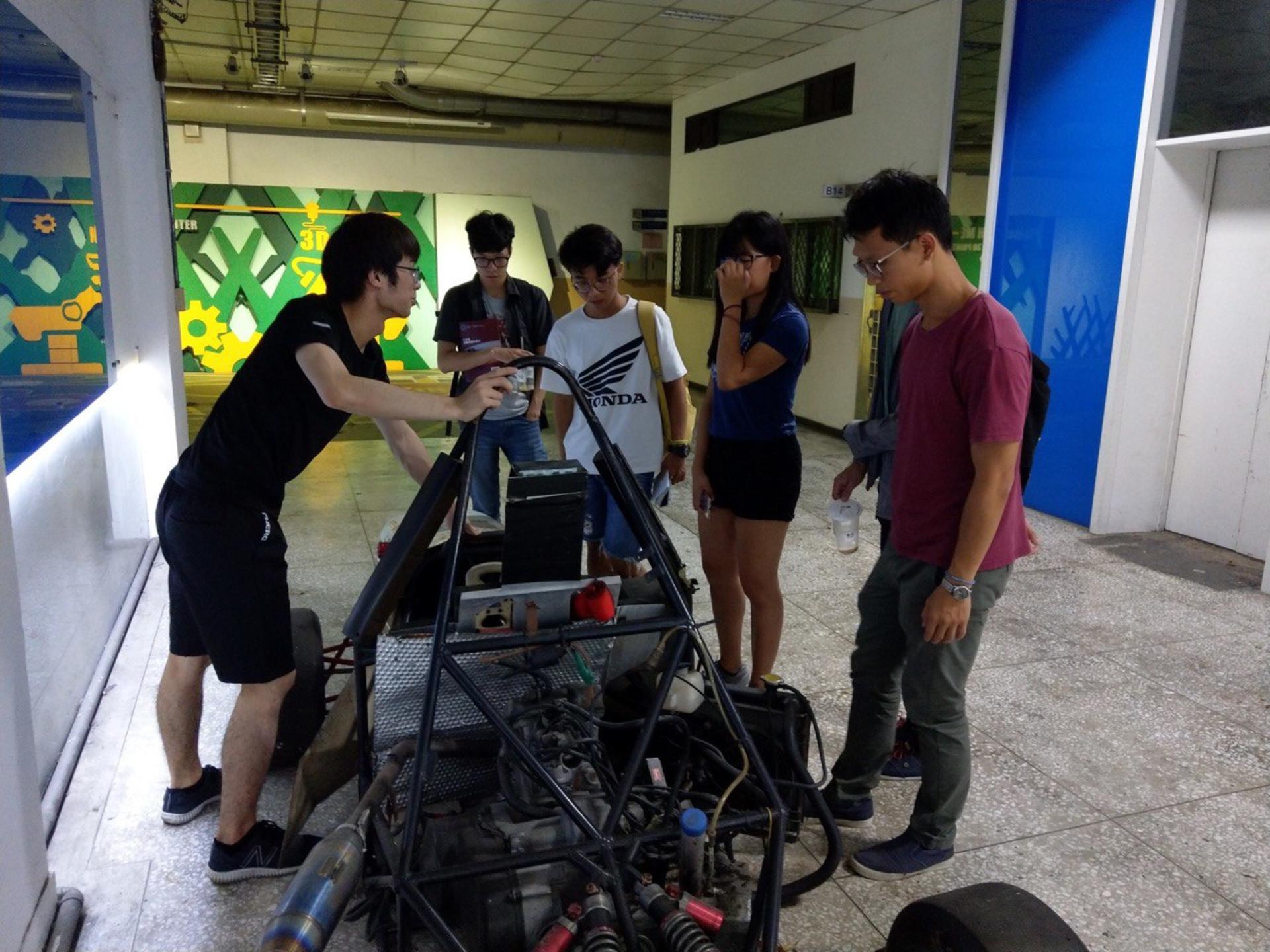 Visiting the experienced Taipei Tech Team at July 2018.