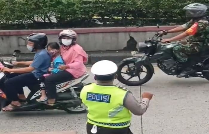 Tidak Disangka, Viral Polisi Atur Jalan Sambil Goyang, Aksinya Tuai Pujian Warganet