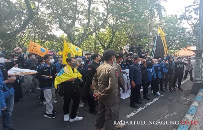 Parah! Tuntut Dugaan Kekerasan di Wadaas, PMII Tulungagung Geruduk Gedung Dewan