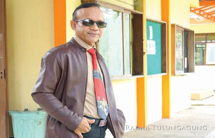 Bagaimana Bisa? Hobby Main Tenis di Sela Kegiatan jadi Kepala Sekolah SMAN 1 Rejotangan, Agung Ismianto: ”Bisa Fresh Usai Main”