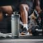 Contigo Shake & Go 2.0, 820ml - Sake with a towel and dumbbells
